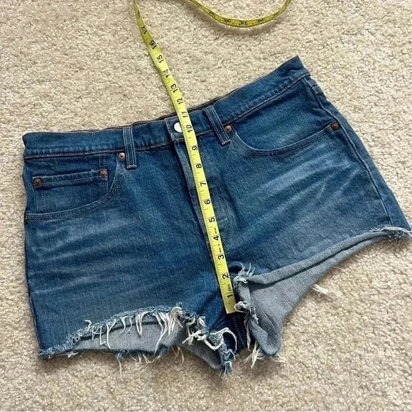 Levi Strauss & Co 501 Jean Button Fly Shorts 2” Cut Off Women  Sz 30 Denim Blue - Picture 10 of 12